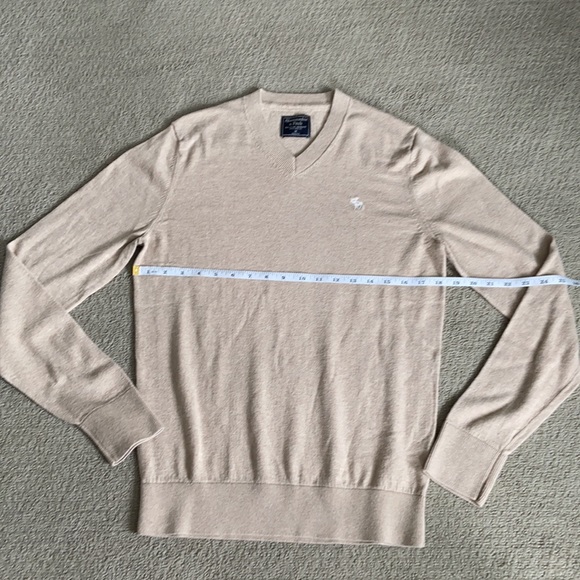 A&F V-Neck Sweater - Picture 4 of 5